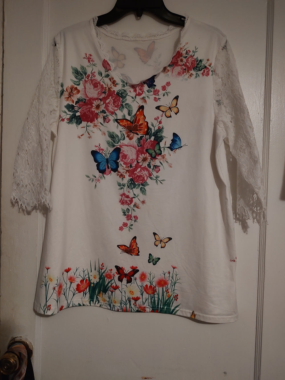 Women’s White Floral & Butterfly Lace-Sleeve Top
